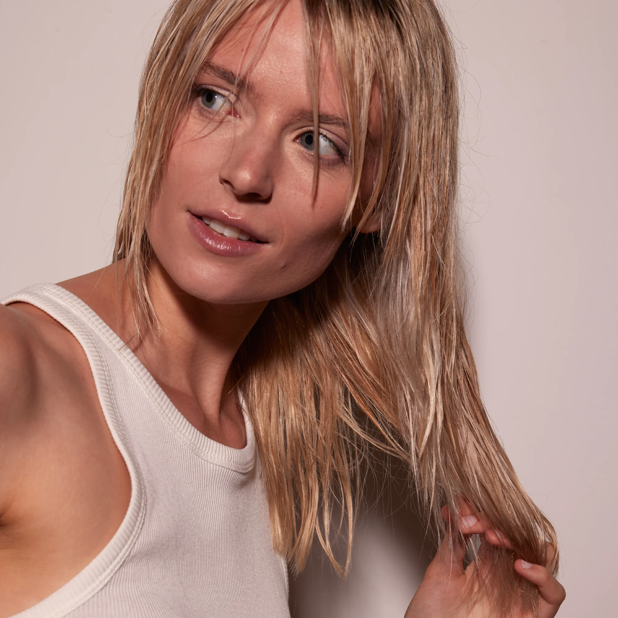Bright Blonde Essential Priming Serum - Image 4